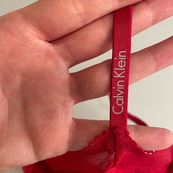 Calvin Klein Underwear Red Lace Soft Cup Bra - Picture 5 of 7